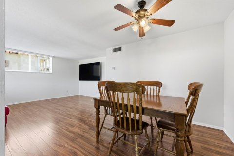 Condo in North Palm Beach, Florida, 2 bedrooms № 2246192 - photo 8