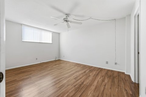 Condo in North Palm Beach, Florida, 2 bedrooms № 2246192 - photo 15