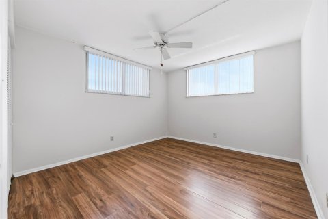 Condo in North Palm Beach, Florida, 2 bedrooms № 2246192 - photo 13