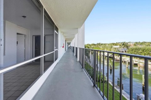 Condo in North Palm Beach, Florida, 2 bedrooms № 2246192 - photo 2
