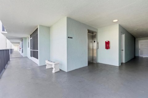 Condo in North Palm Beach, Florida, 2 bedrooms № 2246192 - photo 18