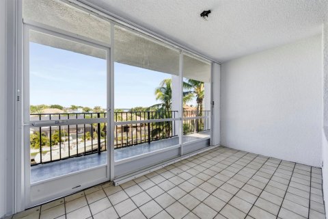 Condo in North Palm Beach, Florida, 2 bedrooms № 2246192 - photo 4