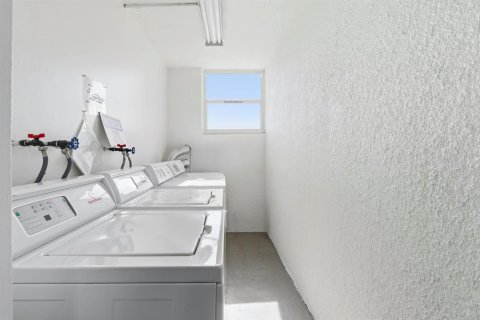 Condo in North Palm Beach, Florida, 2 bedrooms № 2246192 - photo 19