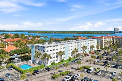Condo in North Palm Beach, Florida, 2 bedrooms  № 2246192