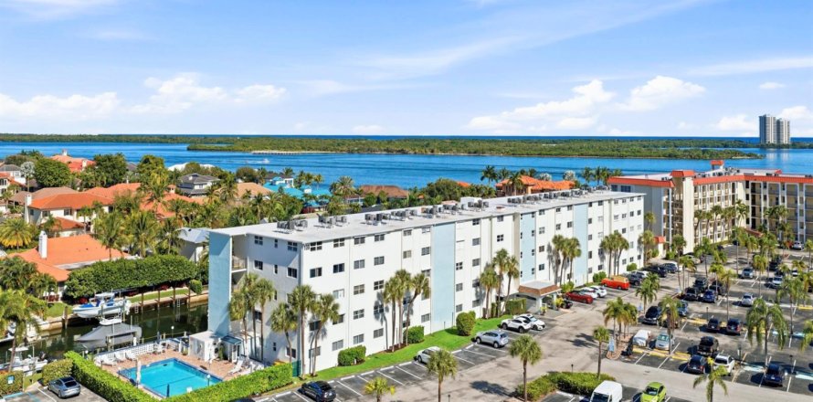 Condo in North Palm Beach, Florida, 2 bedrooms № 2246192