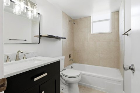 Condo in North Palm Beach, Florida, 2 bedrooms № 2246192 - photo 12
