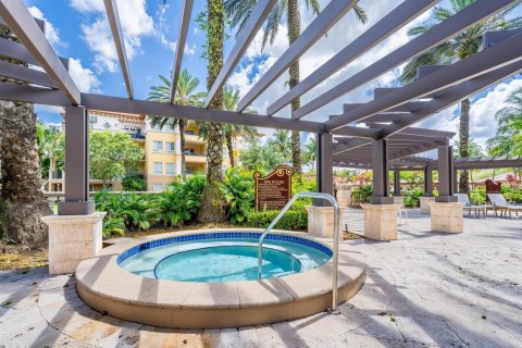 Condo in Weston, Florida, 1 bedroom № 2253383 - photo 15