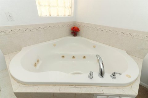 House in Altamonte Springs, Florida 4 bedrooms, 177.63 sq.m. № 1533172 - photo 24