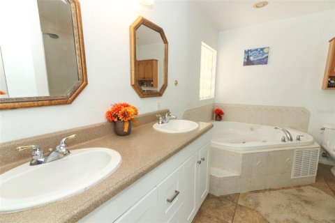 House in Altamonte Springs, Florida 4 bedrooms, 177.63 sq.m. № 1533172 - photo 21
