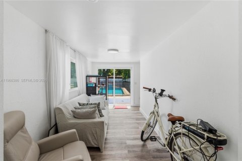 House in North Miami, Florida 3 bedrooms, 127.18 sq.m. № 2050978 - photo 18