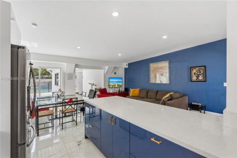 House in North Miami, Florida 3 bedrooms, 127.18 sq.m. № 2050978 - photo 10