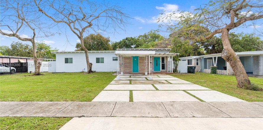 House in North Miami, Florida 3 bedrooms, 127.18 sq.m. № 2050978