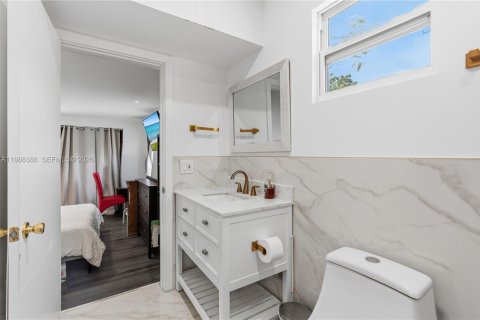 House in North Miami, Florida 3 bedrooms, 127.18 sq.m. № 2050978 - photo 25