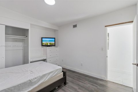 House in North Miami, Florida 3 bedrooms, 127.18 sq.m. № 2050978 - photo 20