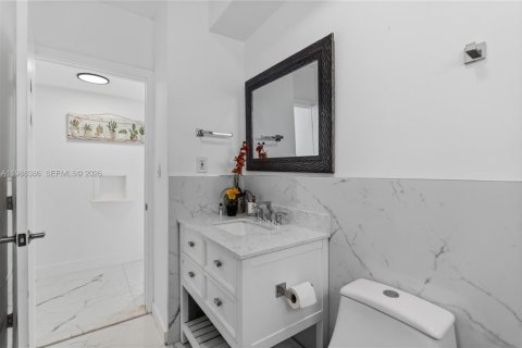 House in North Miami, Florida 3 bedrooms, 127.18 sq.m. № 2050978 - photo 22