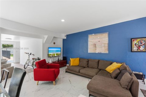 House in North Miami, Florida 3 bedrooms, 127.18 sq.m. № 2050978 - photo 14