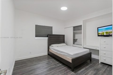 House in North Miami, Florida 3 bedrooms, 127.18 sq.m. № 2050978 - photo 23