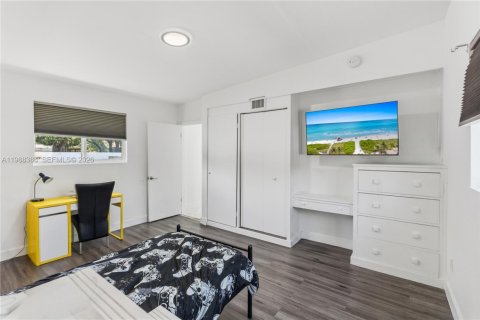 House in North Miami, Florida 3 bedrooms, 127.18 sq.m. № 2050978 - photo 17