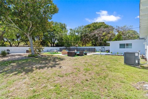 House in North Miami, Florida 3 bedrooms, 127.18 sq.m. № 2050978 - photo 30