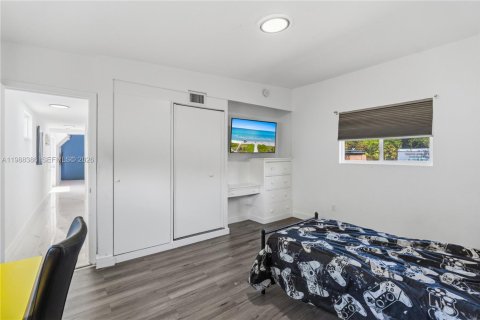 House in North Miami, Florida 3 bedrooms, 127.18 sq.m. № 2050978 - photo 16