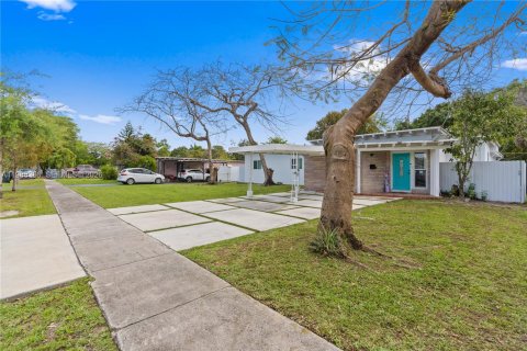 House in North Miami, Florida 3 bedrooms, 127.18 sq.m. № 2050978 - photo 6