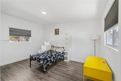 House in North Miami, Florida 3 bedrooms, 127.18 sq.m. № 2050978 - photo 15