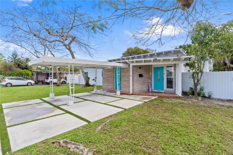 House in North Miami, Florida 3 bedrooms, 127.18 sq.m. № 2050978 - photo 5