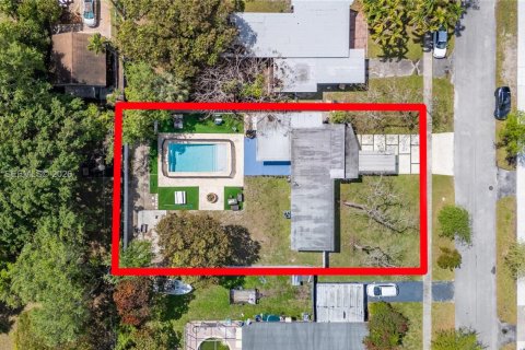 House in North Miami, Florida 3 bedrooms, 127.18 sq.m. № 2050978 - photo 2