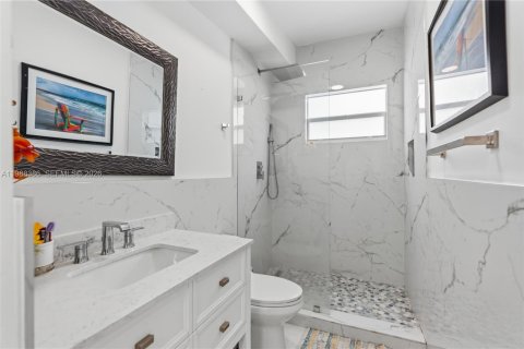 House in North Miami, Florida 3 bedrooms, 127.18 sq.m. № 2050978 - photo 28