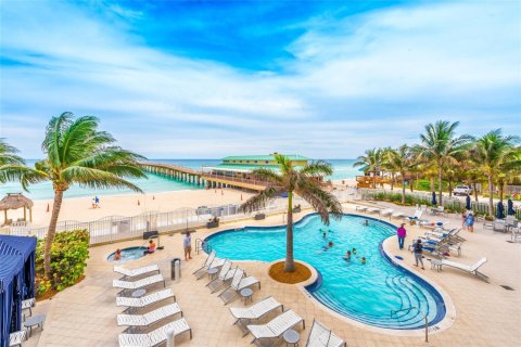 Condo in Sunny Isles Beach, Florida, 2 bedrooms  № 882402 - photo 1