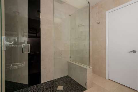 House in Lauderdale-by-the-Sea, Florida 4 bedrooms, 272.58 sq.m. № 1868303 - photo 25