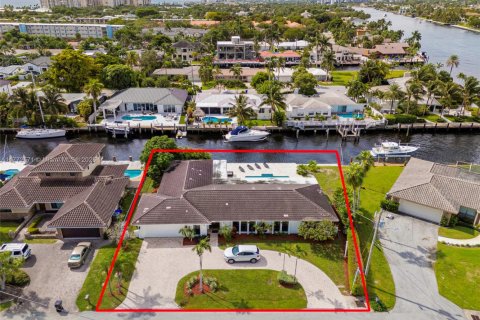 House in Lauderdale-by-the-Sea, Florida 4 bedrooms, 272.58 sq.m. № 1868303 - photo 2