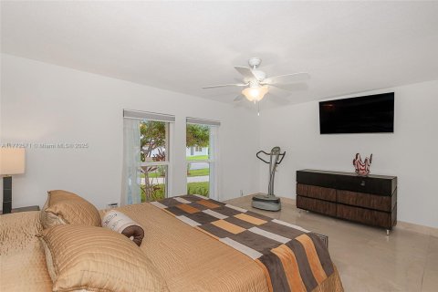 House in Lauderdale-by-the-Sea, Florida 4 bedrooms, 272.58 sq.m. № 1868303 - photo 23