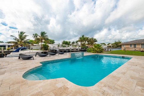 House in Lauderdale-by-the-Sea, Florida 4 bedrooms, 272.58 sq.m. № 1868303 - photo 11