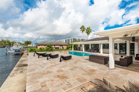 House in Lauderdale-by-the-Sea, Florida 4 bedrooms, 272.58 sq.m. № 1868303 - photo 7