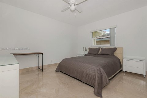 House in Lauderdale-by-the-Sea, Florida 4 bedrooms, 272.58 sq.m. № 1868303 - photo 30
