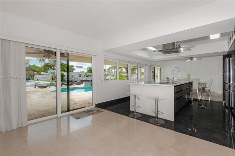 House in Lauderdale-by-the-Sea, Florida 4 bedrooms, 272.58 sq.m. № 1868303 - photo 21