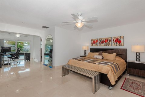 House in Lauderdale-by-the-Sea, Florida 4 bedrooms, 272.58 sq.m. № 1868303 - photo 24