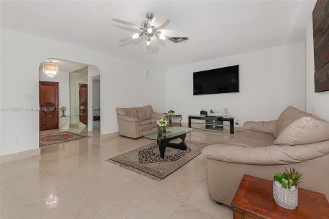 House in Lauderdale-by-the-Sea, Florida 4 bedrooms, 272.58 sq.m. № 1868303 - photo 16