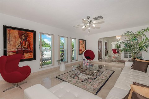 House in Lauderdale-by-the-Sea, Florida 4 bedrooms, 272.58 sq.m. № 1868303 - photo 15