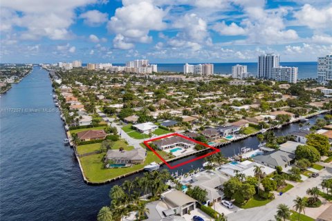 House in Lauderdale-by-the-Sea, Florida 4 bedrooms, 272.58 sq.m. № 1868303 - photo 6
