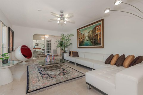 House in Lauderdale-by-the-Sea, Florida 4 bedrooms, 272.58 sq.m. № 1868303 - photo 14