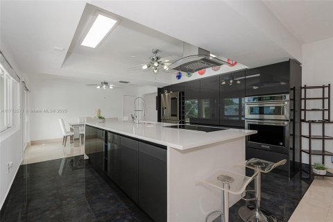 House in Lauderdale-by-the-Sea, Florida 4 bedrooms, 272.58 sq.m. № 1868303 - photo 20