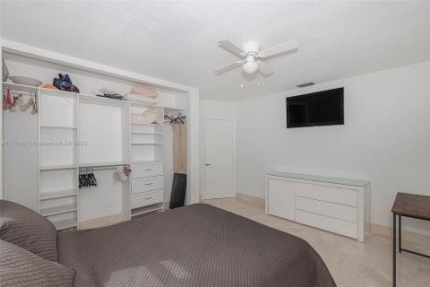 House in Lauderdale-by-the-Sea, Florida 4 bedrooms, 272.58 sq.m. № 1868303 - photo 29
