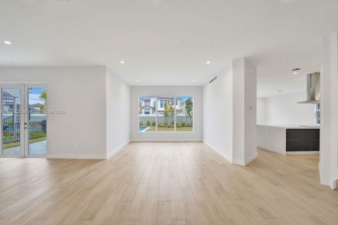 House in Dania Beach, Florida 6 bedrooms, 387.77 sq.m. № 1863754 - photo 20