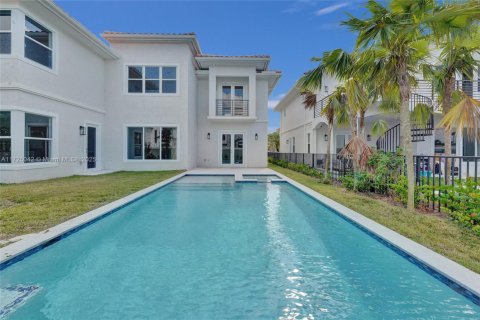 House in Dania Beach, Florida 6 bedrooms, 387.77 sq.m. № 1863754 - photo 6