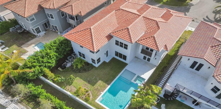 House in Dania Beach, Florida 6 bedrooms, 387.77 sq.m. № 1863754