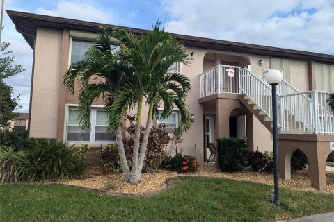 Condo in Punta Gorda, Florida, 2 bedrooms  № 1716453 - photo 1