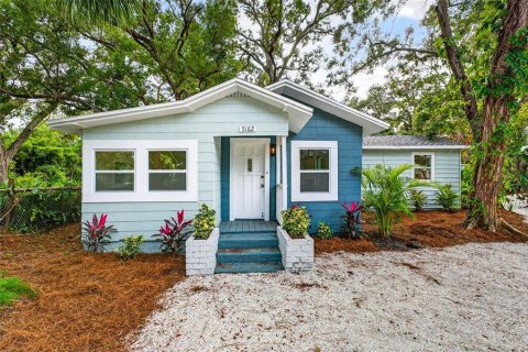 House in Gulfport, Florida 2 bedrooms, 85.1 sq.m. № 2094215