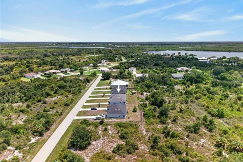Immobilier commercial à vendre à Punta Gorda, Floride: 4 chambres, 194.72 m2 № 2355823 - photo 26
